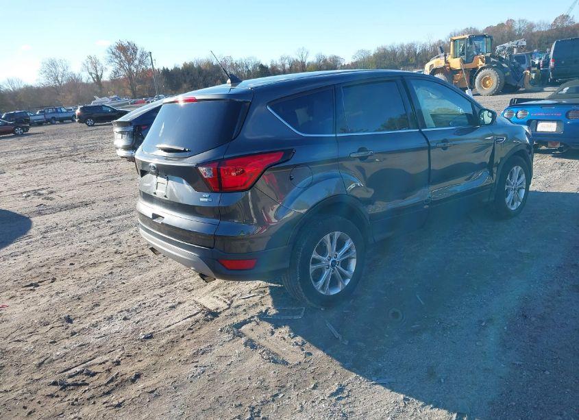 Photo 4 of 2019 Ford Escape SE (VIN 1FMCU9GD8KUA10250)