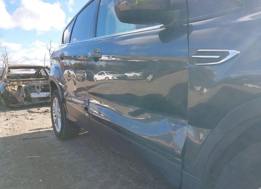 Photo 6 of 2019 Ford Escape SE (VIN 1FMCU9GD8KUA10250)