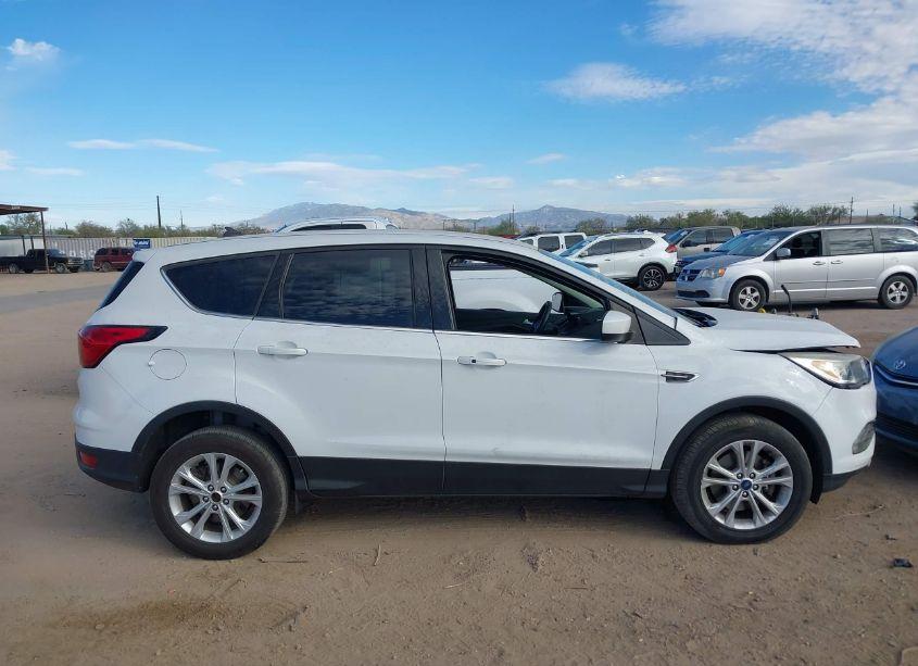 Photo 13 of 2019 Ford Escape SE (VIN 1FMCU9GD8KUA25704)