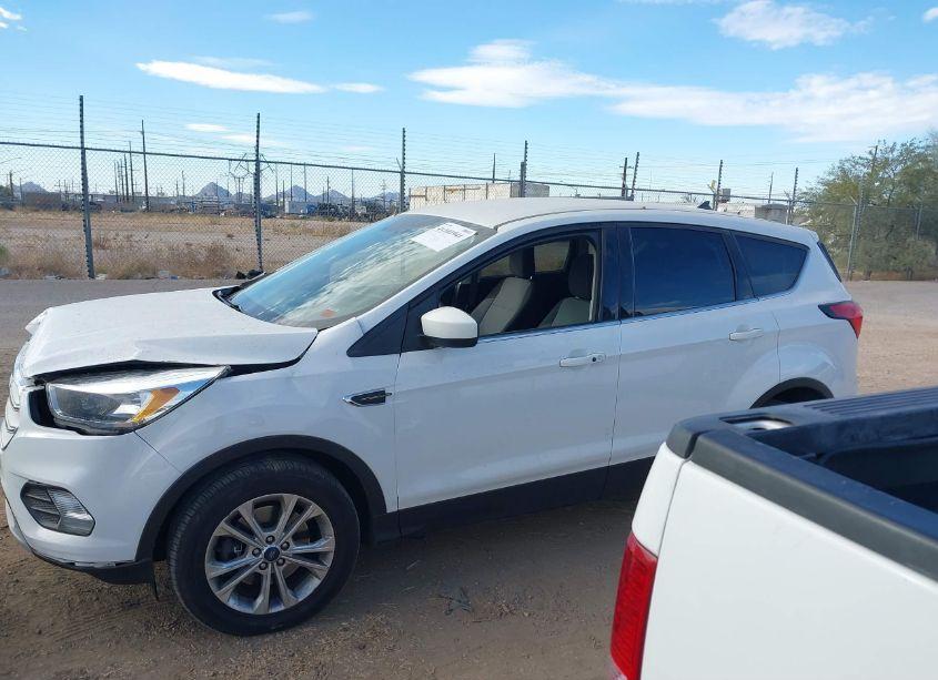 Photo 14 of 2019 Ford Escape SE (VIN 1FMCU9GD8KUA25704)
