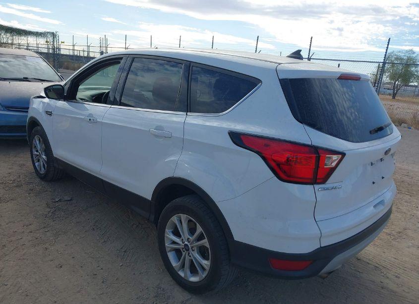 Photo 3 of 2019 Ford Escape SE (VIN 1FMCU9GD8KUA25704)