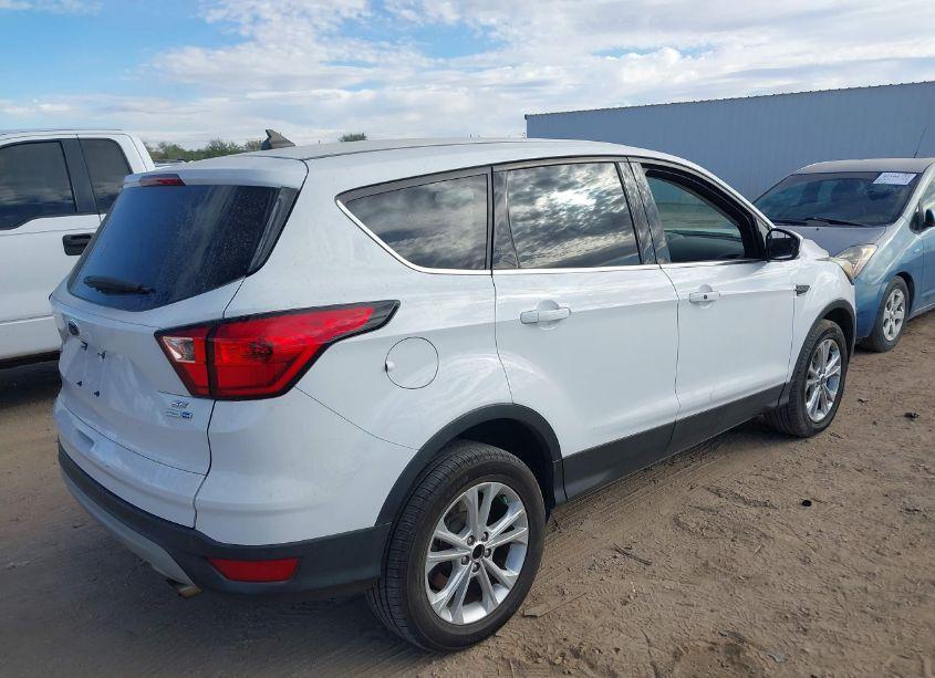 Photo 4 of 2019 Ford Escape SE (VIN 1FMCU9GD8KUA25704)