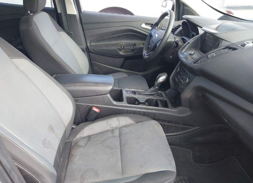 Photo 5 of 2019 Ford Escape SE (VIN 1FMCU9GD8KUA25704)