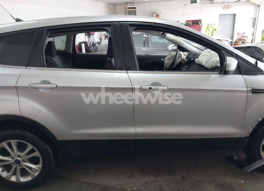 Photo 13 of 2019 Ford Escape SE (VIN 1FMCU9GD8KUA45404)