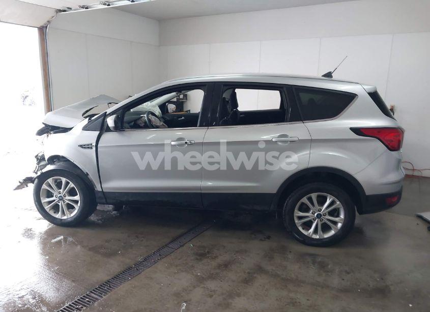 Photo 14 of 2019 Ford Escape SE (VIN 1FMCU9GD8KUA45404)