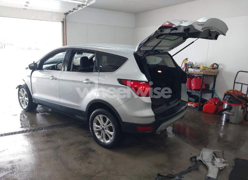 Photo 3 of 2019 Ford Escape SE (VIN 1FMCU9GD8KUA45404)