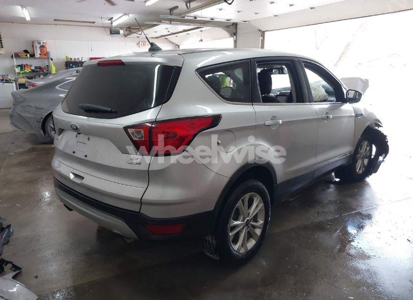 Photo 4 of 2019 Ford Escape SE (VIN 1FMCU9GD8KUA45404)