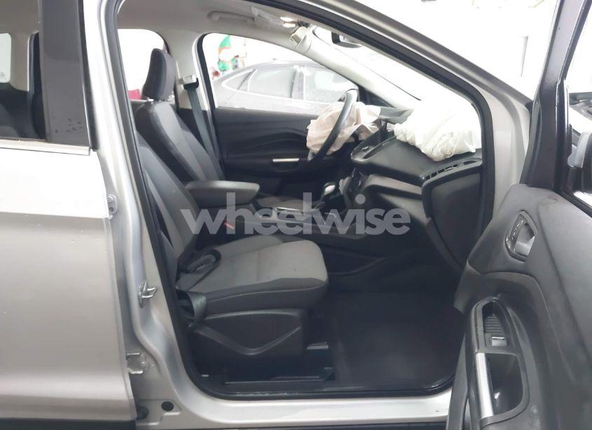 Photo 5 of 2019 Ford Escape SE (VIN 1FMCU9GD8KUA45404)