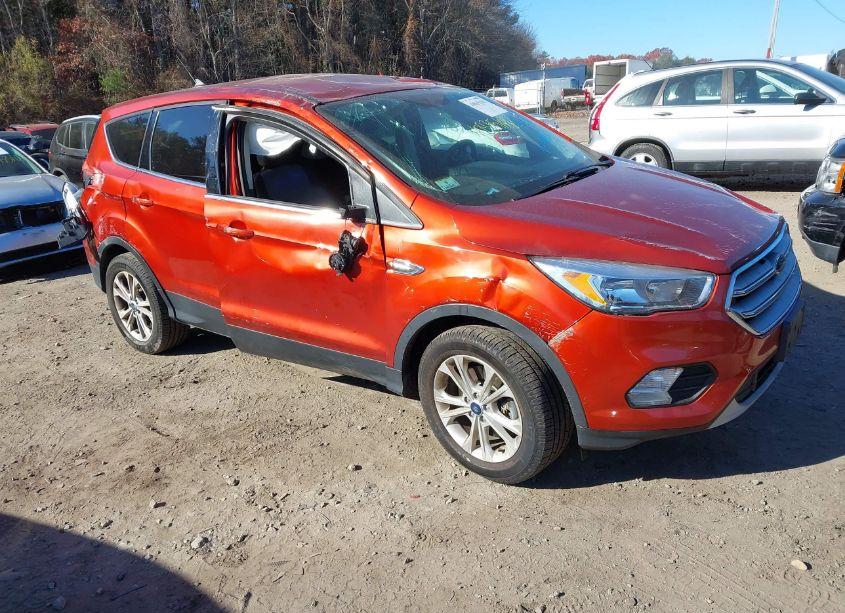 2019 Ford Escape SE (VIN 1FMCU9GD8KUA48612) main photo