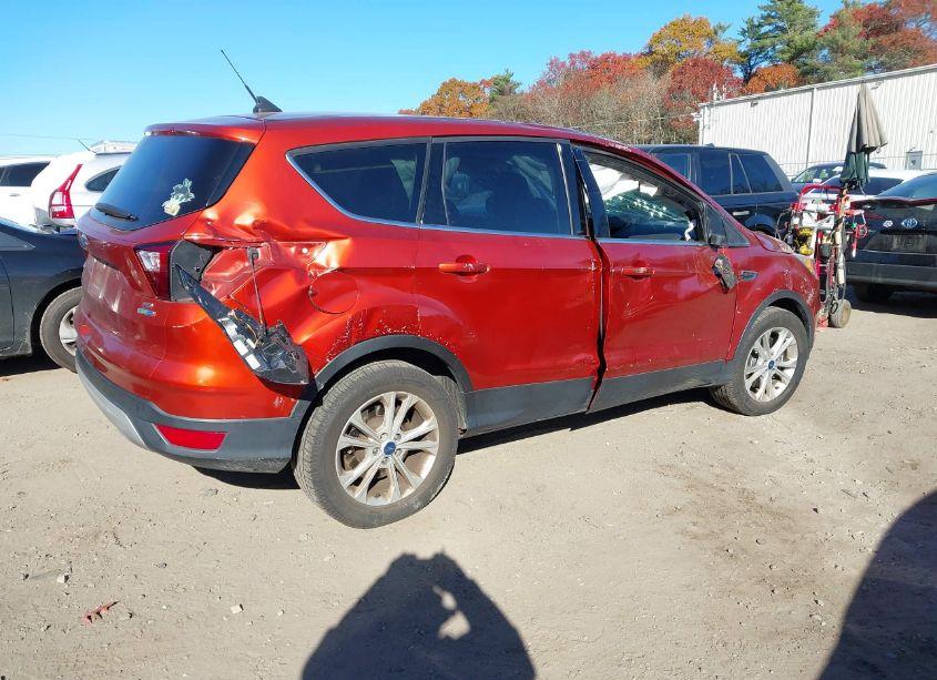 Photo 4 of 2019 Ford Escape SE (VIN 1FMCU9GD8KUA48612)