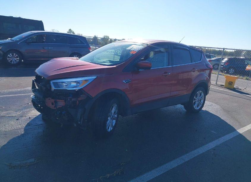 Photo 2 of 2019 Ford Escape SE (VIN 1FMCU9GD8KUA95557)