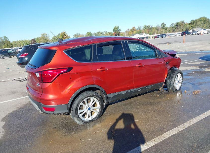 Photo 4 of 2019 Ford Escape SE (VIN 1FMCU9GD8KUA95557)