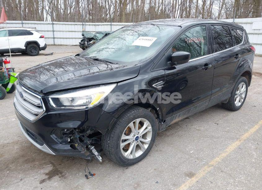 Photo 2 of 2019 Ford Escape SE (VIN 1FMCU9GD8KUB56356)