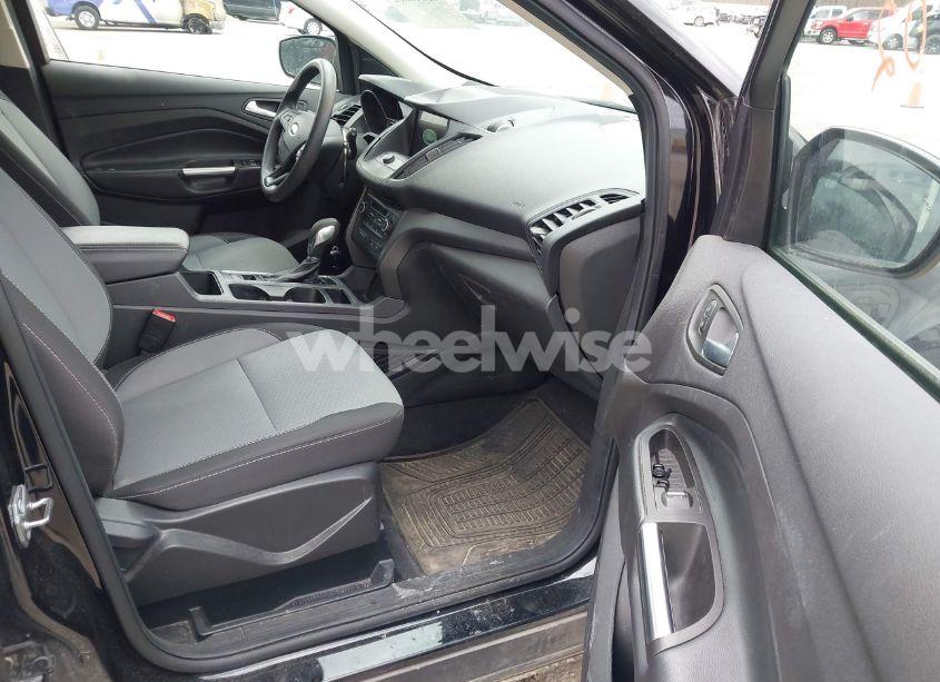 Photo 5 of 2019 Ford Escape SE (VIN 1FMCU9GD8KUB56356)