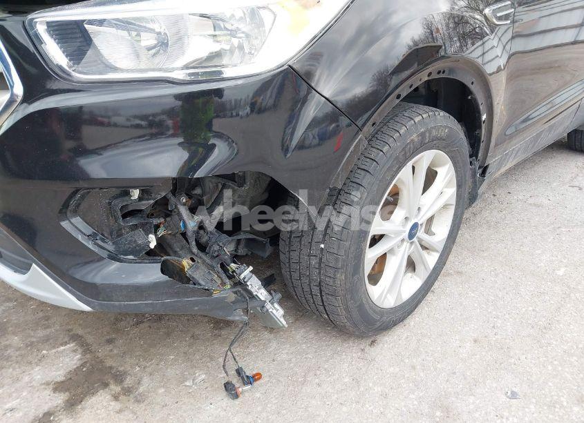 Photo 6 of 2019 Ford Escape SE (VIN 1FMCU9GD8KUB56356)