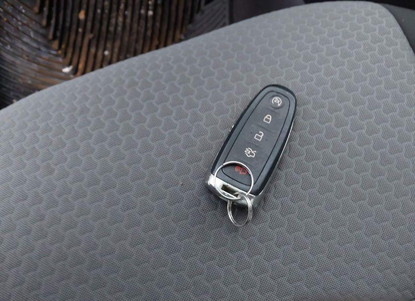 Photo 11 of 2019 Ford Escape SE (VIN 1FMCU9GD8KUB73996)