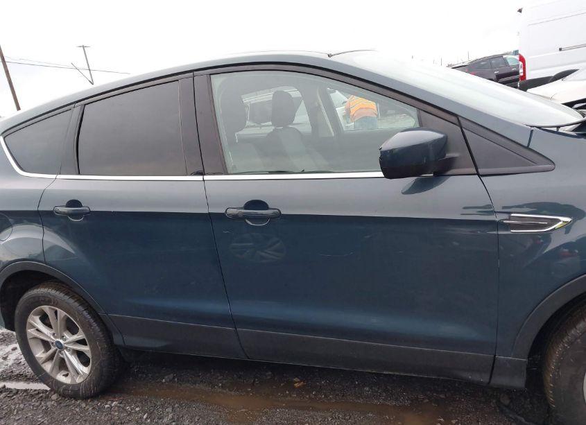 Photo 13 of 2019 Ford Escape SE (VIN 1FMCU9GD8KUB73996)