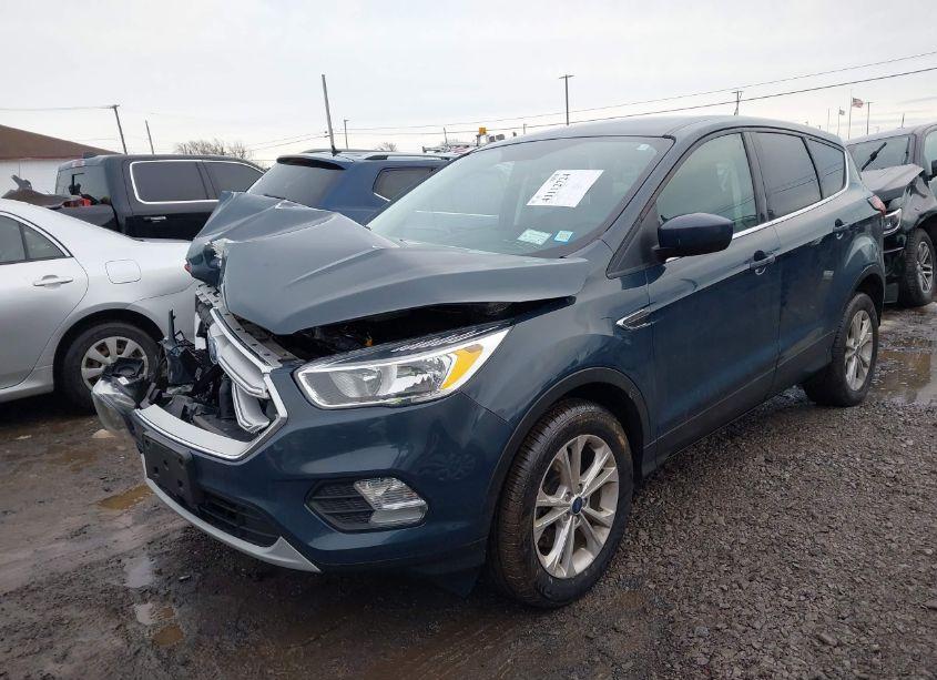 Photo 2 of 2019 Ford Escape SE (VIN 1FMCU9GD8KUB73996)