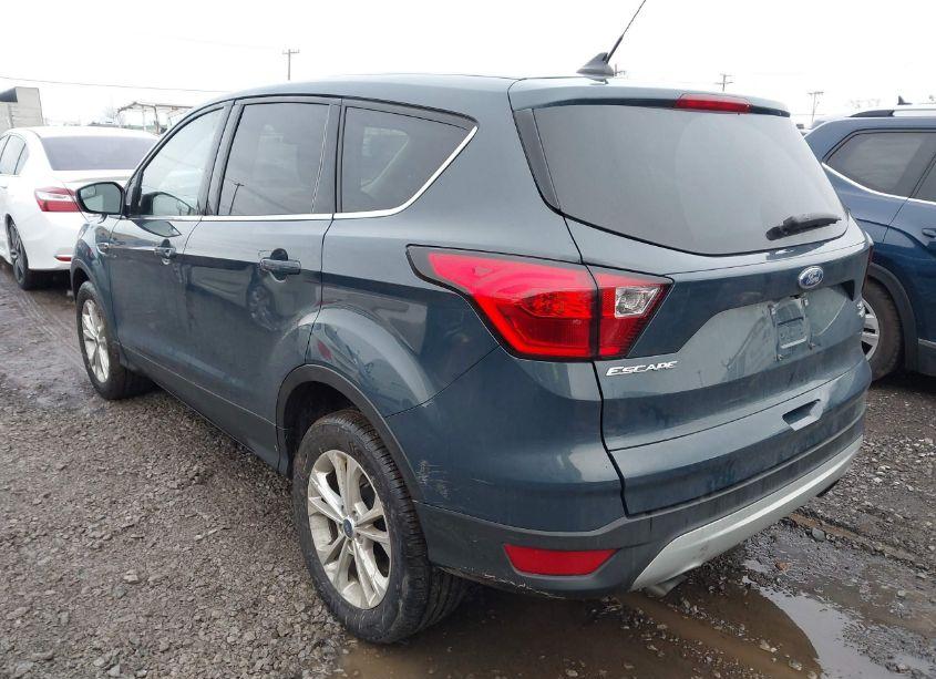 Photo 3 of 2019 Ford Escape SE (VIN 1FMCU9GD8KUB73996)