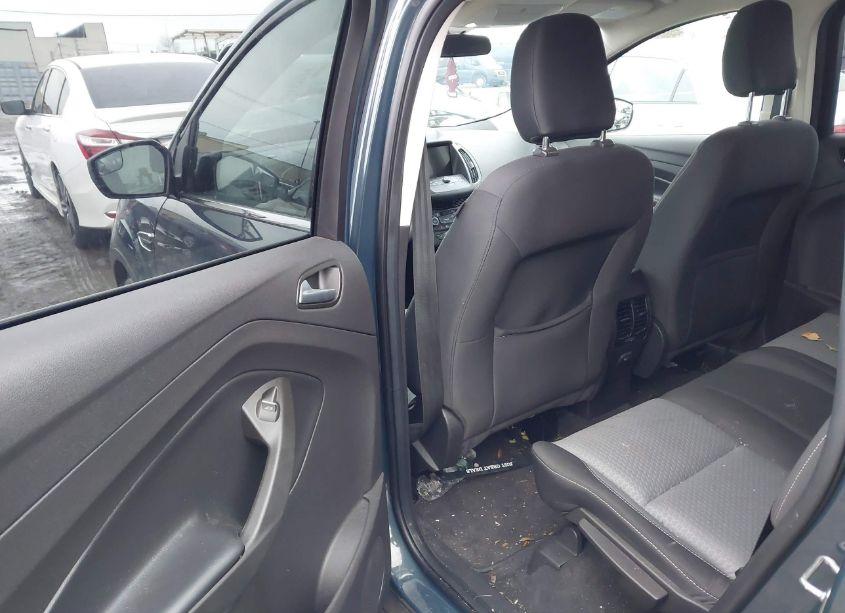 Photo 8 of 2019 Ford Escape SE (VIN 1FMCU9GD8KUB73996)