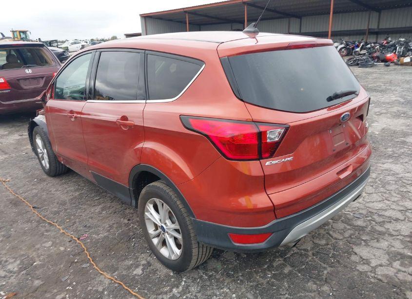 Photo 3 of 2019 Ford Escape SE (VIN 1FMCU9GD8KUB82410)