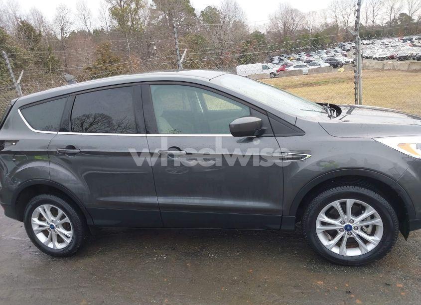 Photo 13 of 2019 Ford Escape SE (VIN 1FMCU9GD8KUC33968)