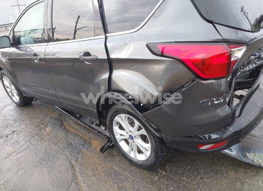 Photo 17 of 2019 Ford Escape SE (VIN 1FMCU9GD8KUC33968)