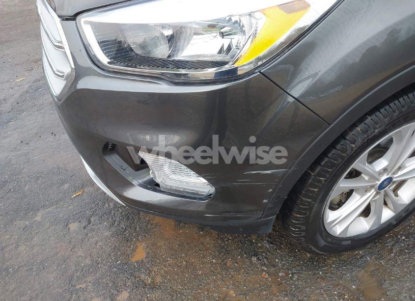 Photo 19 of 2019 Ford Escape SE (VIN 1FMCU9GD8KUC33968)