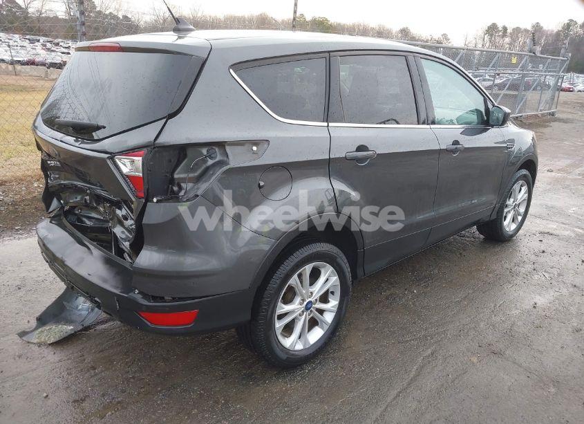 Photo 4 of 2019 Ford Escape SE (VIN 1FMCU9GD8KUC33968)