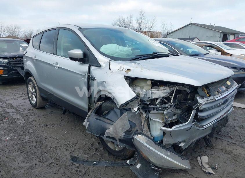 2017 Ford Escape SE (VIN 1FMCU9GD9HUB00290) main photo
