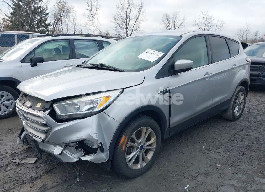 Photo 2 of 2017 Ford Escape SE (VIN 1FMCU9GD9HUB00290)