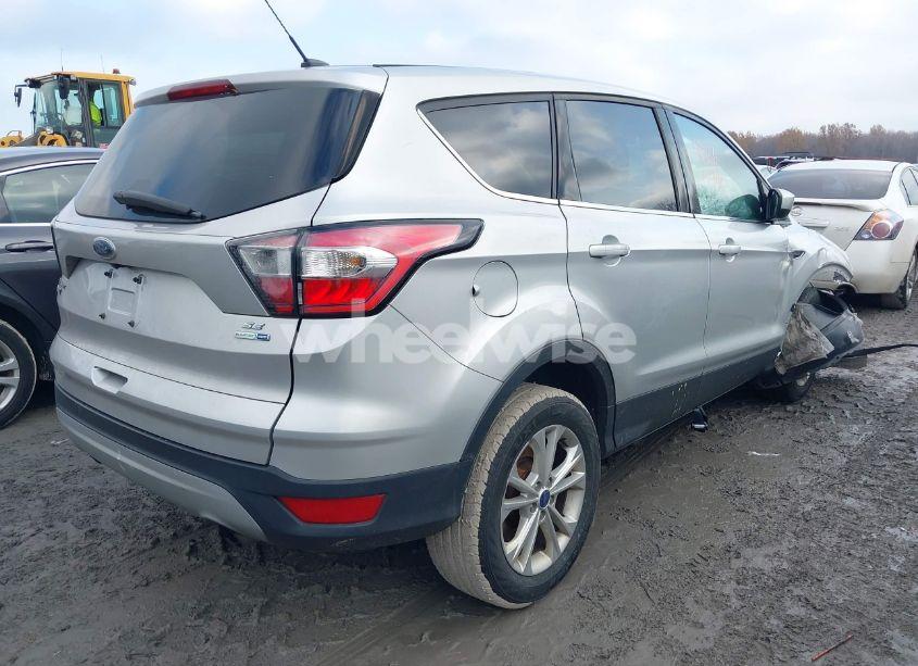 Photo 4 of 2017 Ford Escape SE (VIN 1FMCU9GD9HUB00290)