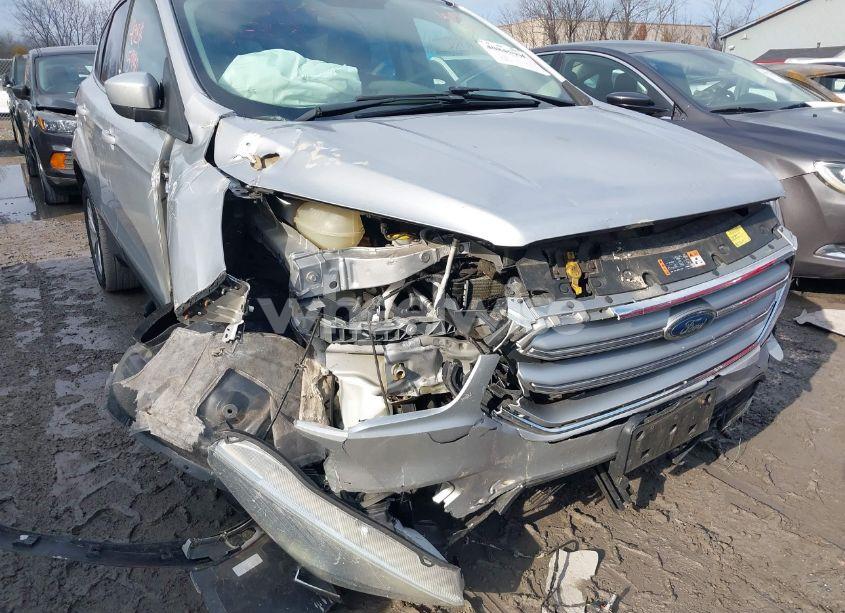 Photo 6 of 2017 Ford Escape SE (VIN 1FMCU9GD9HUB00290)