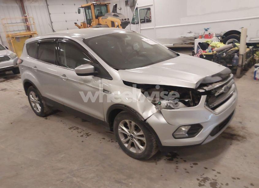 2017 Ford Escape SE (VIN 1FMCU9GD9HUB10480) main photo