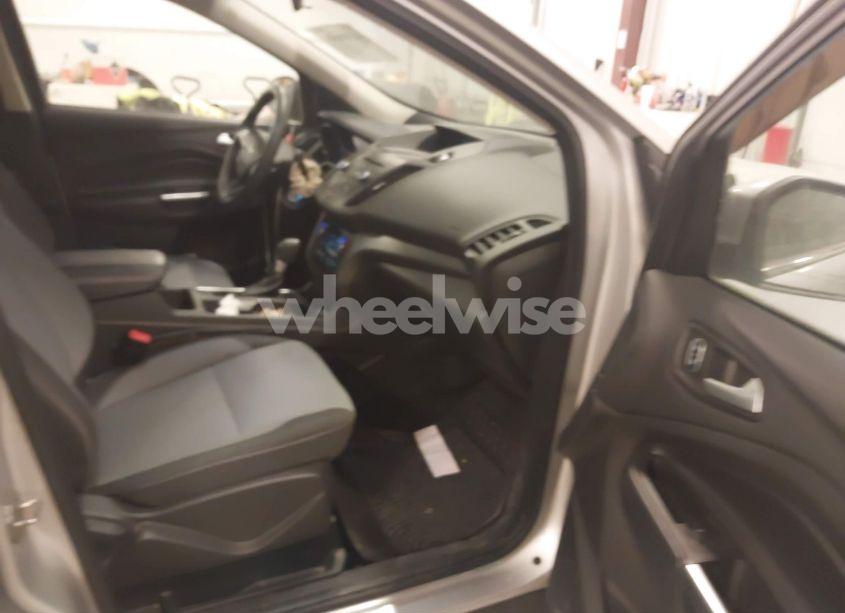 Photo 5 of 2017 Ford Escape SE (VIN 1FMCU9GD9HUB10480)