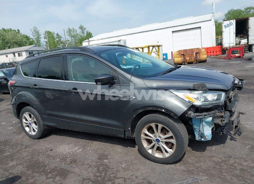 Photo 13 of 2017 Ford Escape SE (VIN 1FMCU9GD9HUB22533)