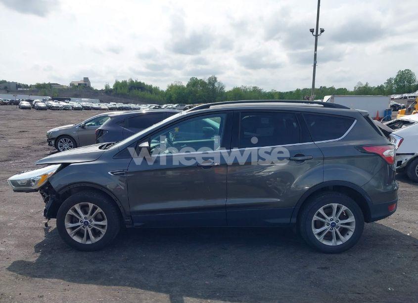 Photo 14 of 2017 Ford Escape SE (VIN 1FMCU9GD9HUB22533)