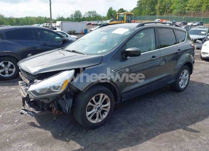 Photo 2 of 2017 Ford Escape SE (VIN 1FMCU9GD9HUB22533)