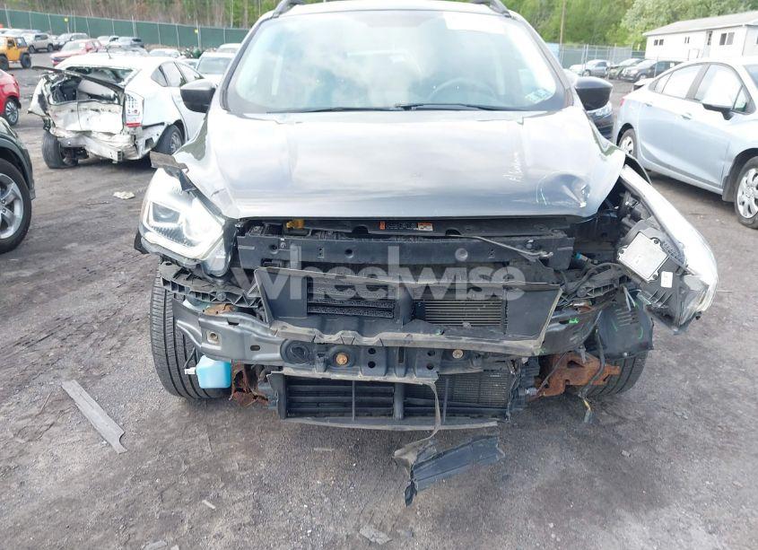 Photo 6 of 2017 Ford Escape SE (VIN 1FMCU9GD9HUB22533)