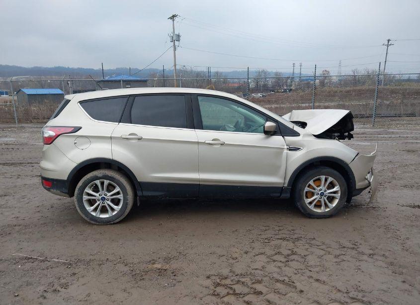 Photo 14 of 2017 Ford Escape SE (VIN 1FMCU9GD9HUB48355)