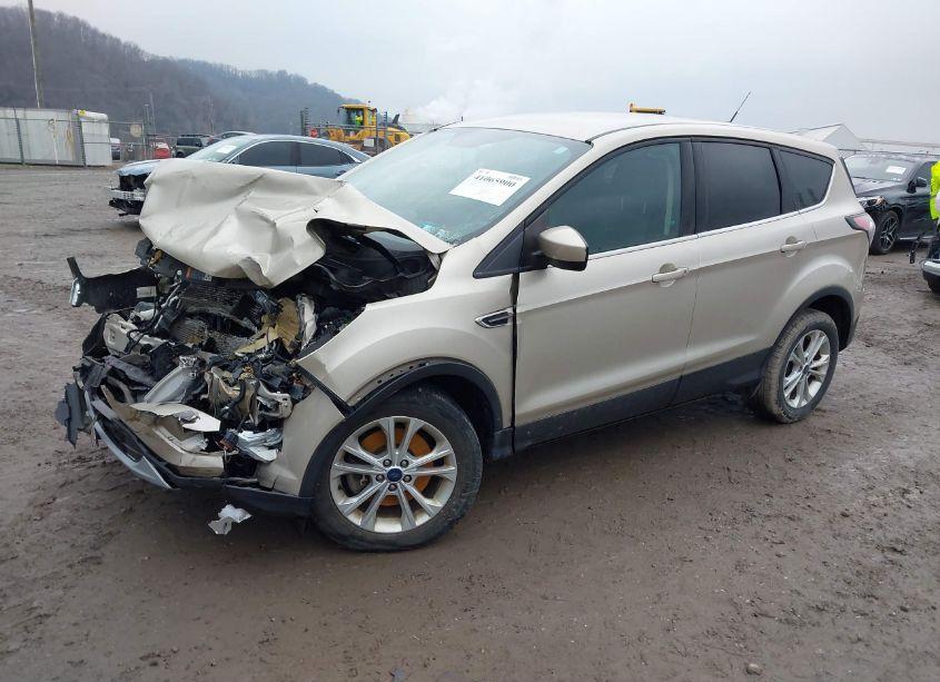 Photo 2 of 2017 Ford Escape SE (VIN 1FMCU9GD9HUB48355)