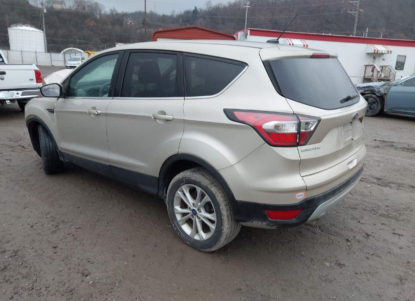 Photo 3 of 2017 Ford Escape SE (VIN 1FMCU9GD9HUB48355)