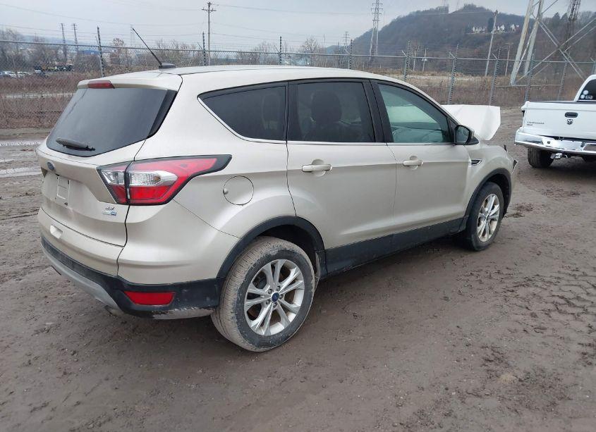 Photo 4 of 2017 Ford Escape SE (VIN 1FMCU9GD9HUB48355)