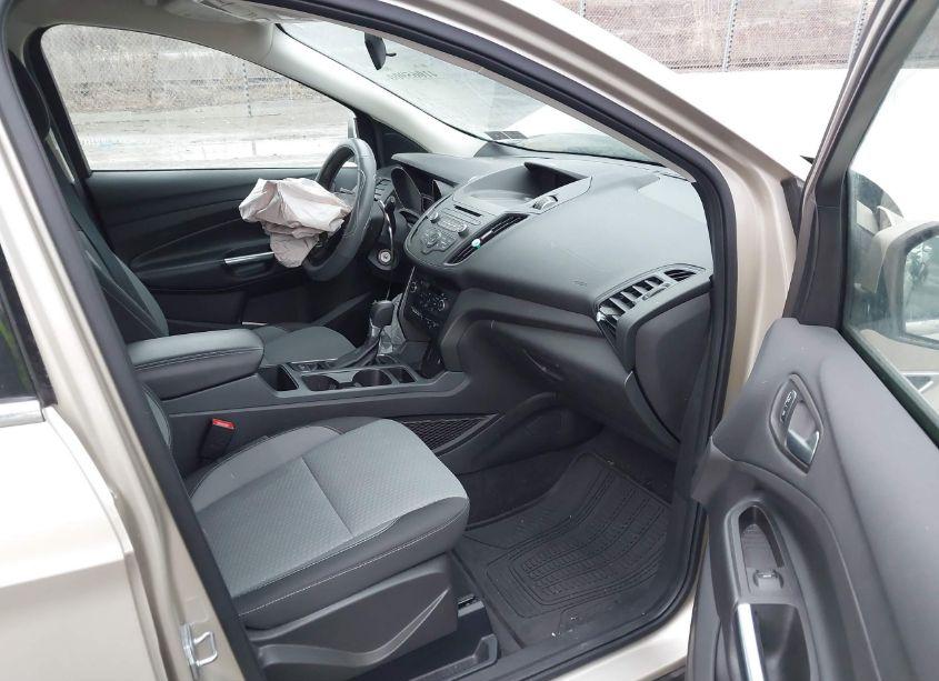 Photo 5 of 2017 Ford Escape SE (VIN 1FMCU9GD9HUB48355)