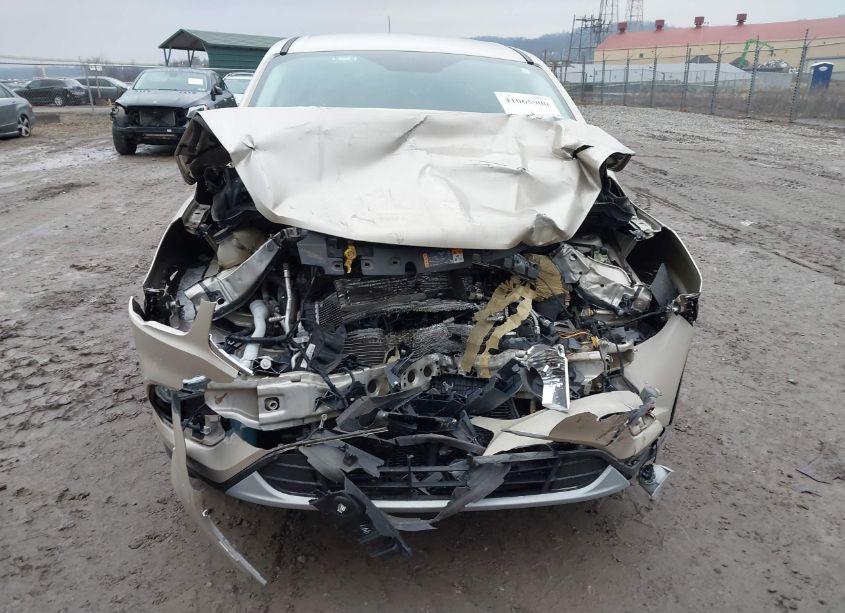 Photo 6 of 2017 Ford Escape SE (VIN 1FMCU9GD9HUB48355)