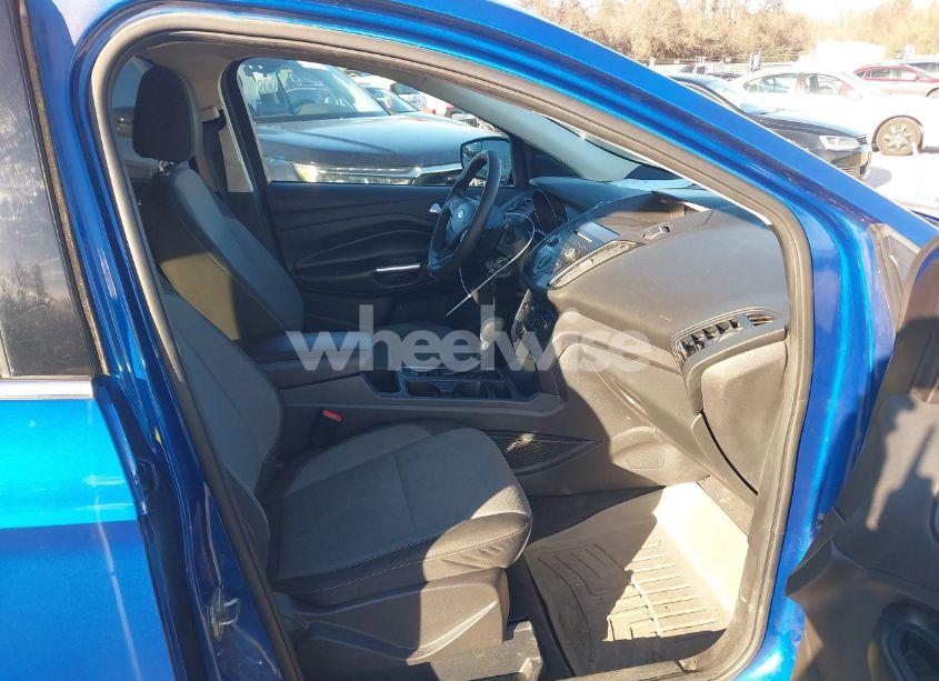 Photo 5 of 2017 Ford Escape SE (VIN 1FMCU9GD9HUB49781)