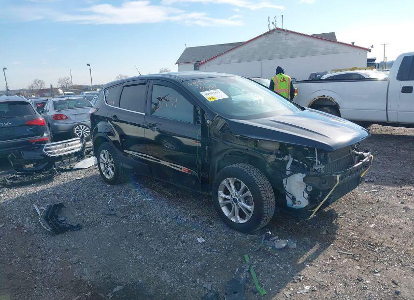 2017 Ford Escape SE (VIN 1FMCU9GD9HUB64538) main photo