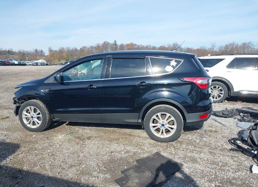 Photo 15 of 2017 Ford Escape SE (VIN 1FMCU9GD9HUB64538)