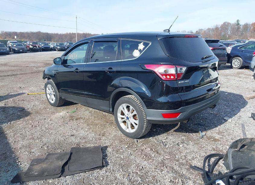 Photo 3 of 2017 Ford Escape SE (VIN 1FMCU9GD9HUB64538)