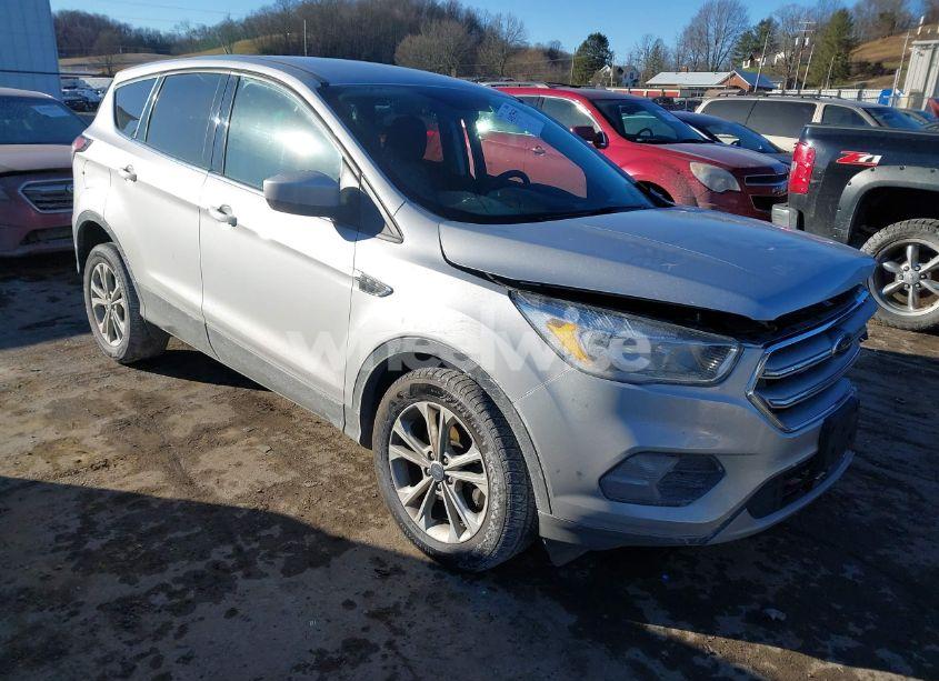 2017 Ford Escape SE (VIN 1FMCU9GD9HUB65639) main photo